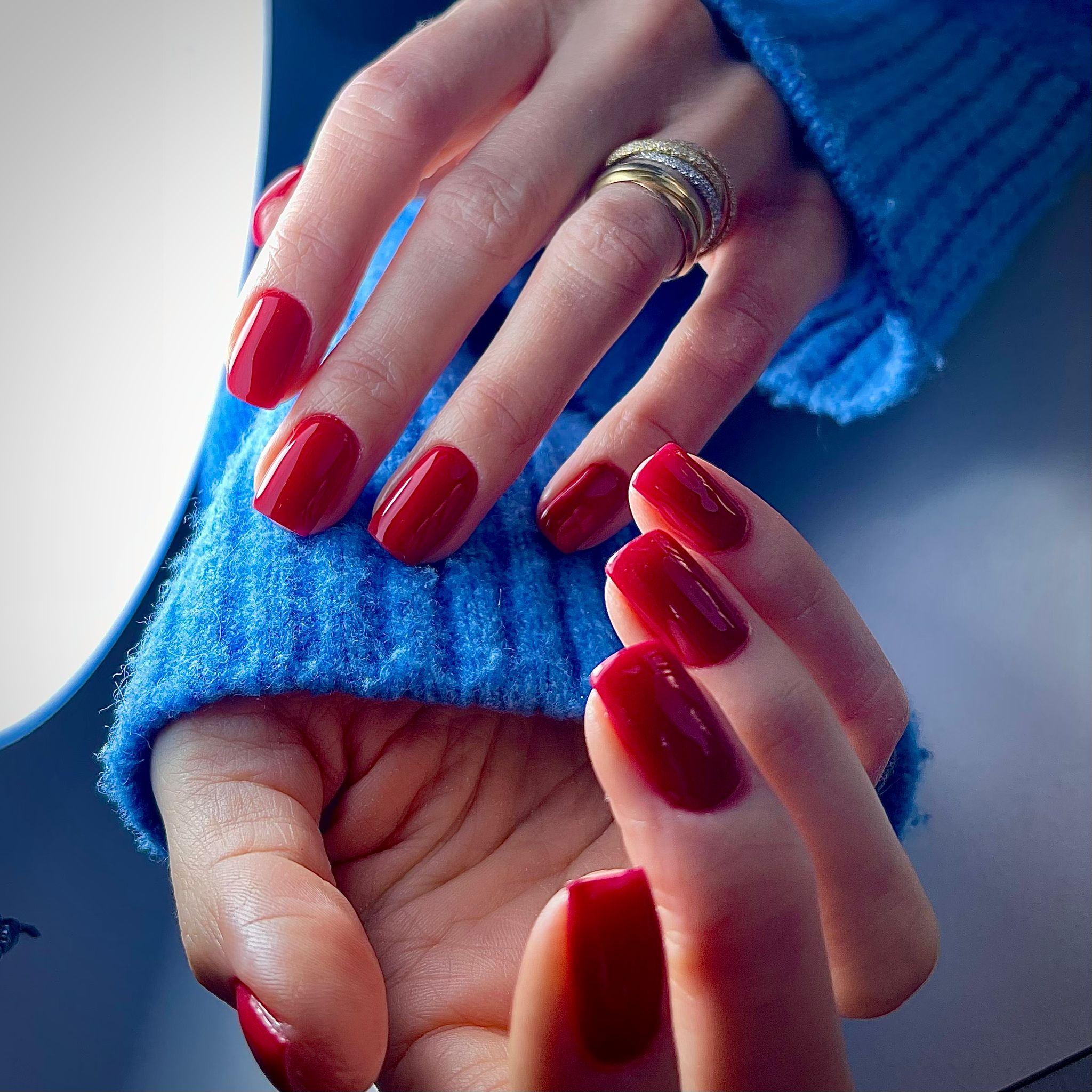 Treatment light and bed inside Myzila Cosmetics